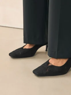 Suede noire - Chaussures à talons à bride arrière en cuir et détails découpés