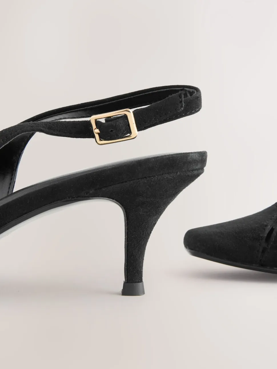 Suede noire - Chaussures à talons à bride arrière en cuir et détails découpés