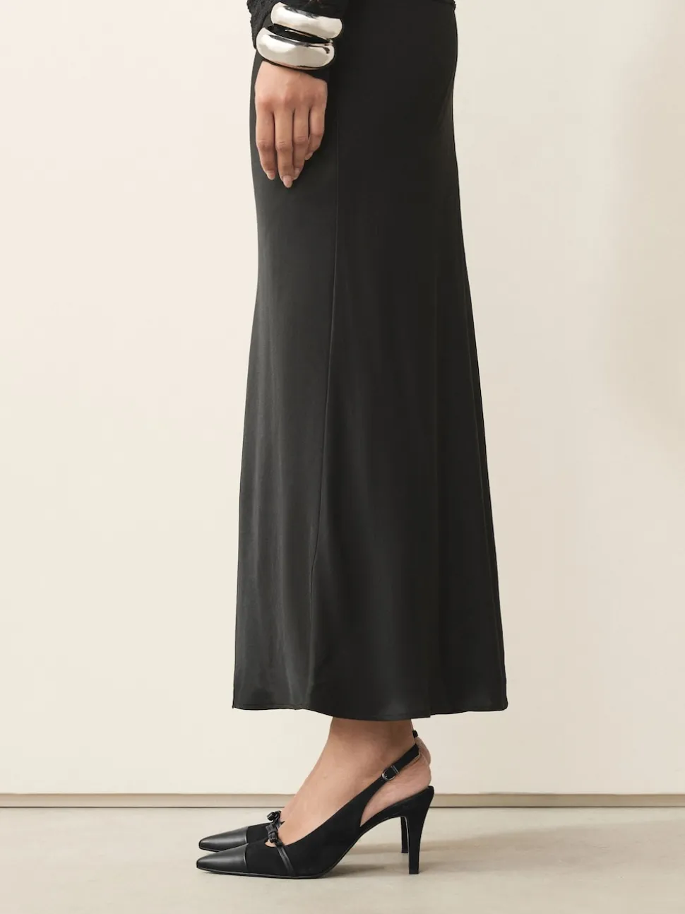 Suede noire - Chaussures à talons Forever Comfort® pointus en cuir avec nœud et bride arrière