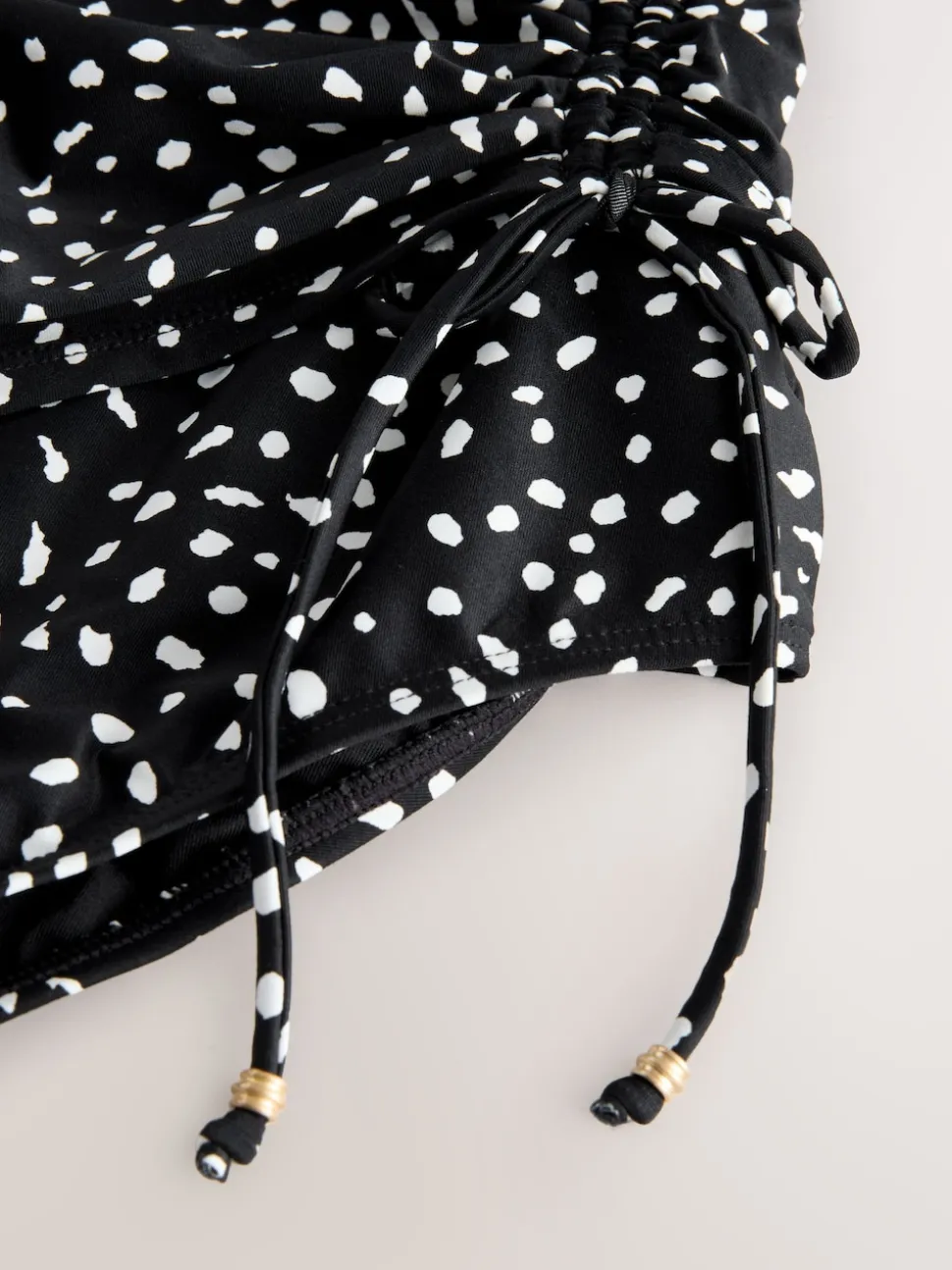 Tache noire/blanche - Maillot de bain gainant le ventre froncé