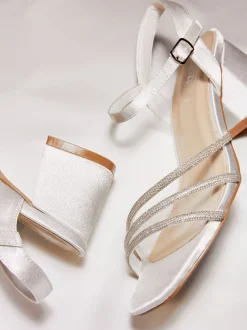 Talons Linzi Mariage Coupe large Mariah à dos ouvert avec triple devant en diamants