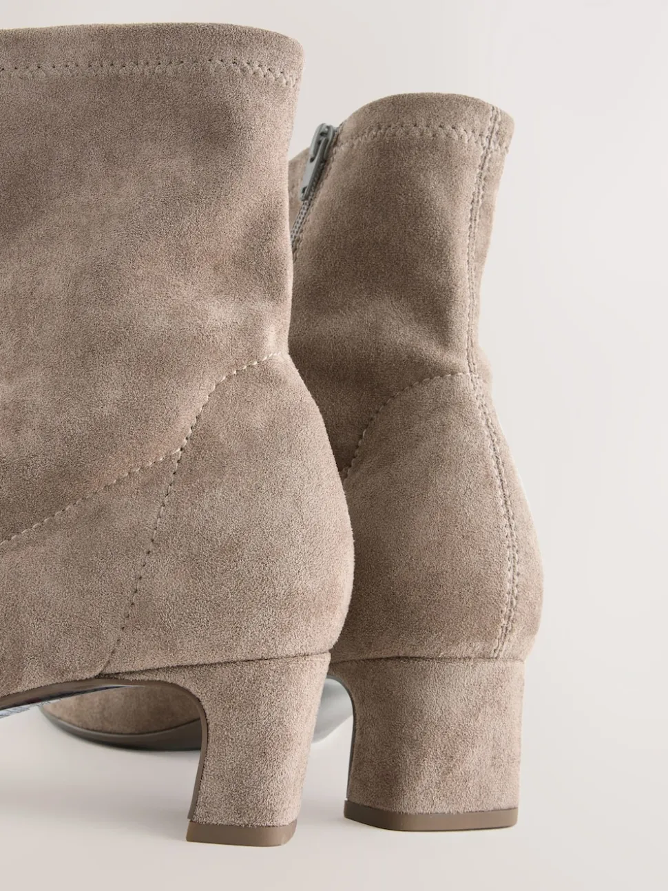 Taupe neutre - Bottes chaussettes à talon bloc et bout ciselé