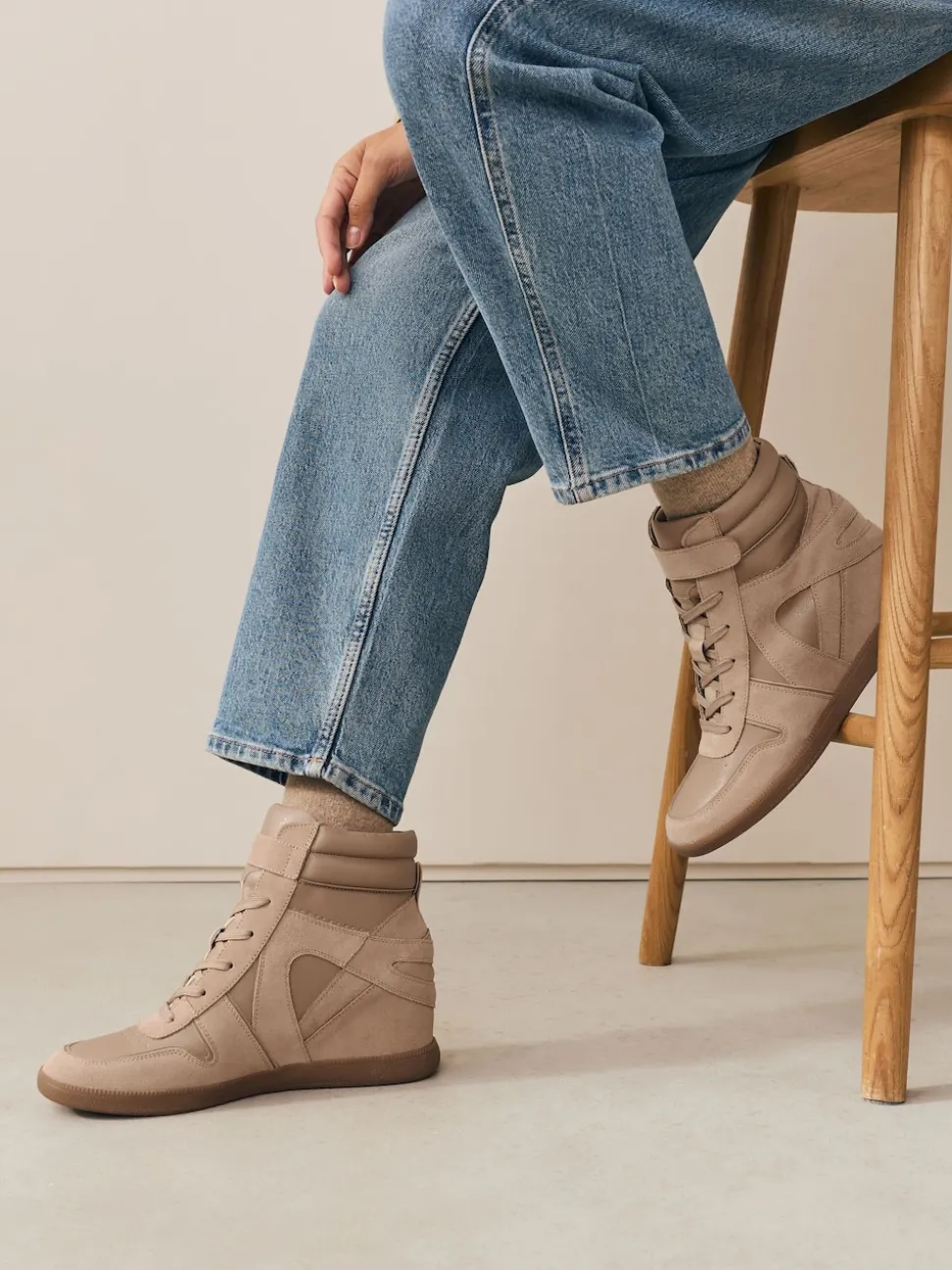 Taupe (Taupe) - Baskets compensées à lacets Forever Comfort®