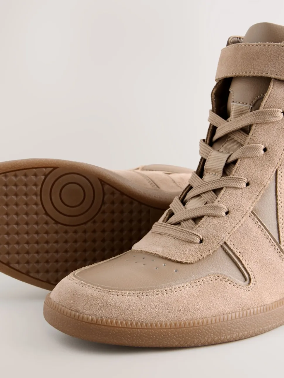 Taupe (Taupe) - Baskets compensées à lacets Forever Comfort®