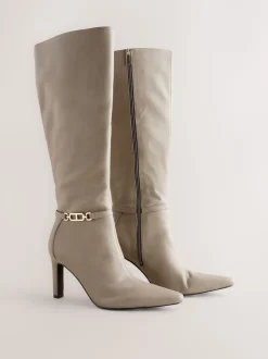Taupe (Taupe) - Bottes à talons Forever Comfort® à talons hauts avec finitions matérielles