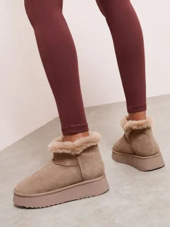 Taupe (Taupe) - Friends Like These bottines douillettes en faux suède à bords de borg