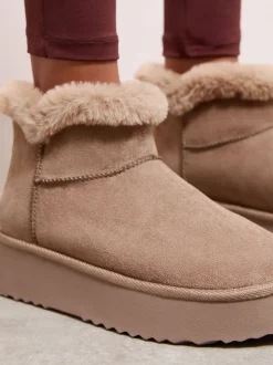 Taupe (Taupe) - Friends Like These bottines douillettes en faux suède à bords de borg