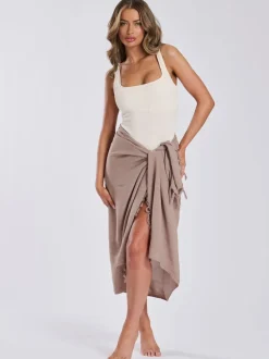 Taupe (Taupe) - South Beach Dissimuler le sarong froissé à franges en viscose