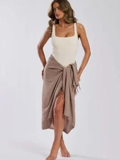 Taupe (Taupe) - South Beach Dissimuler le sarong froissé à franges en viscose