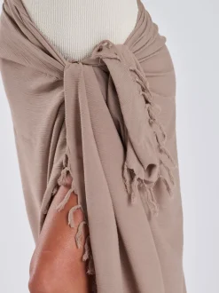 Taupe (Taupe) - South Beach Dissimuler le sarong froissé à franges en viscose