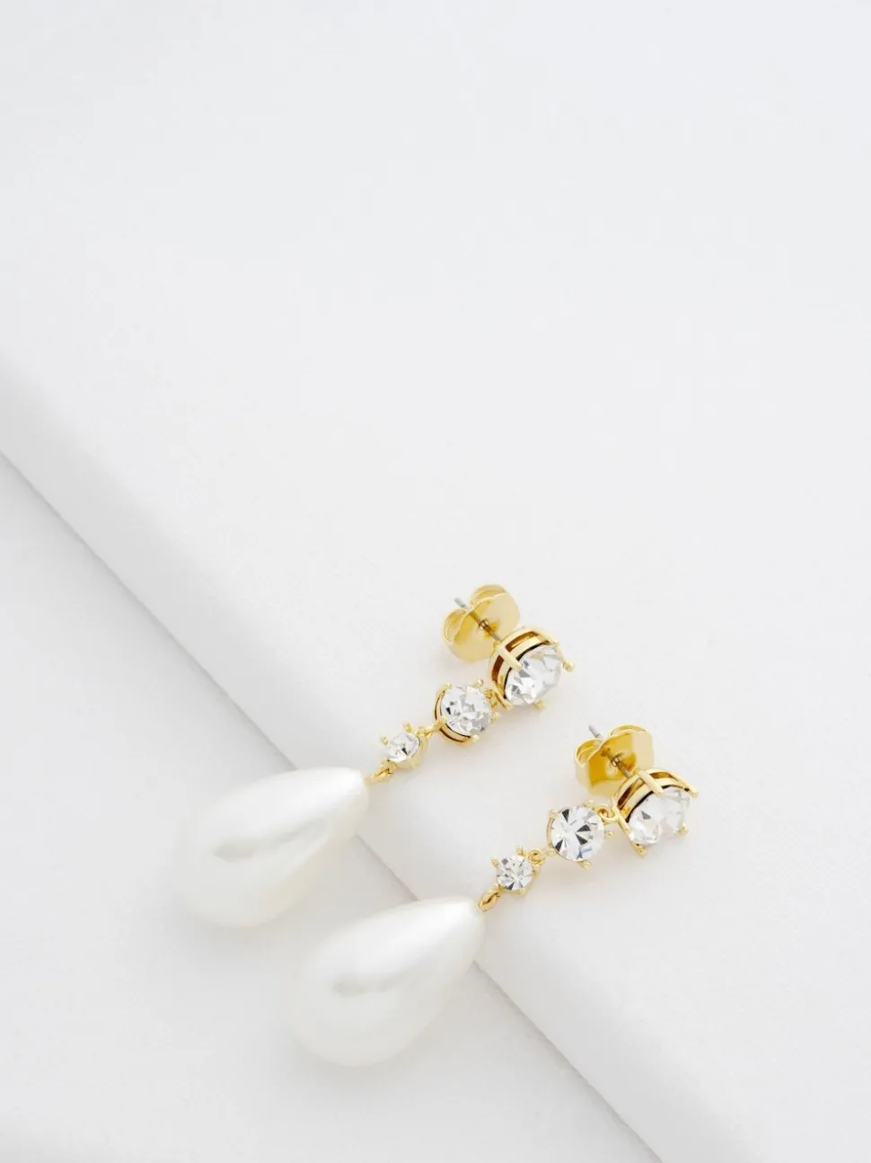 Ted Baker Pearsti : Pendants d'oreilles avec perles de cristal