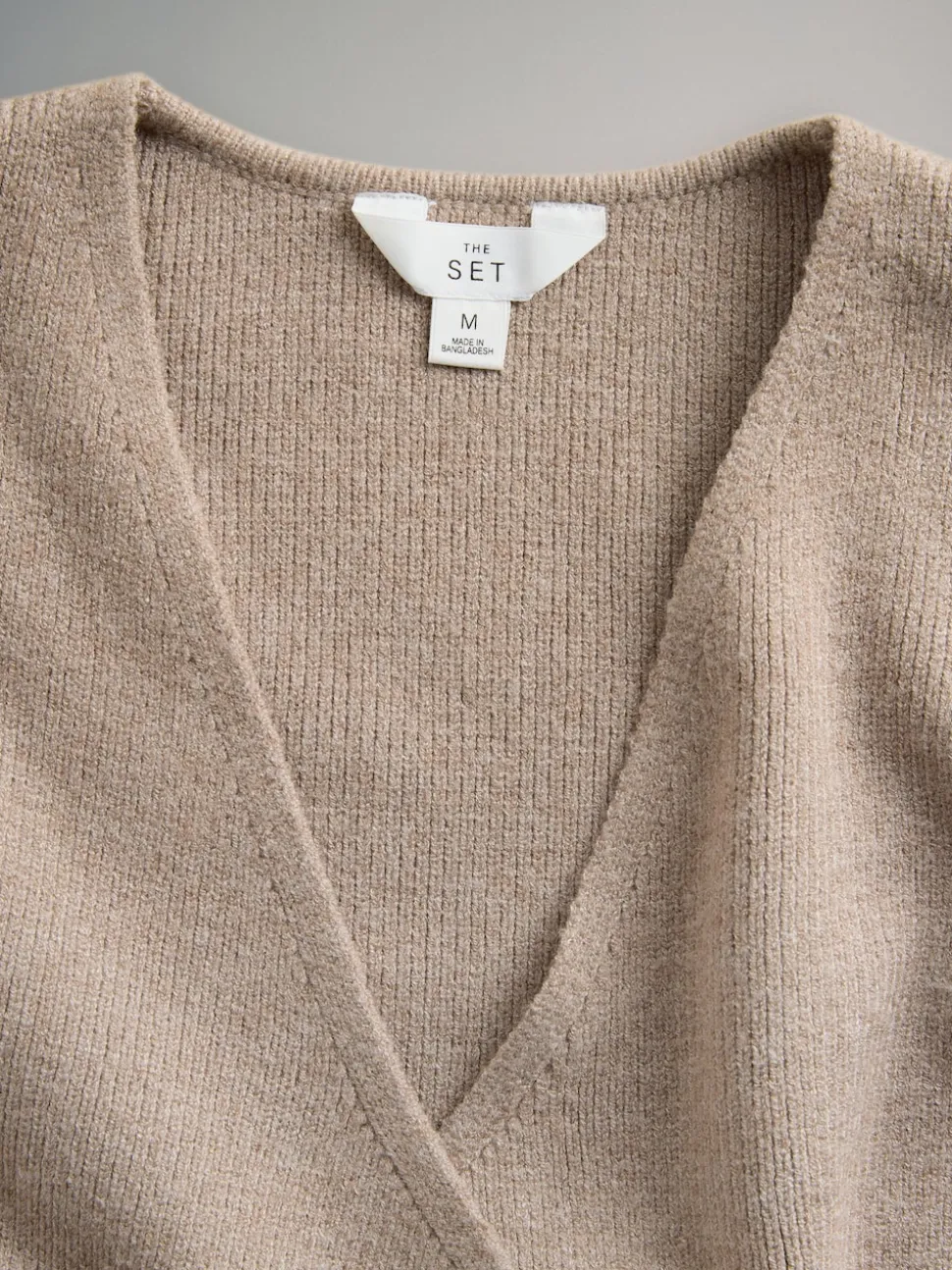 The Set lot de 2 gilets côtelés en maille dorées à boutons