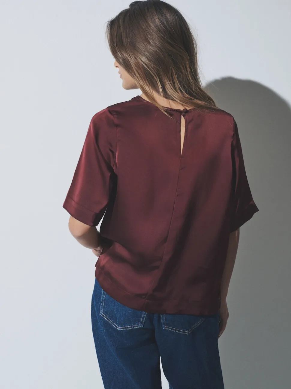 The Set lot de 2 hauts en satin à manches courtes