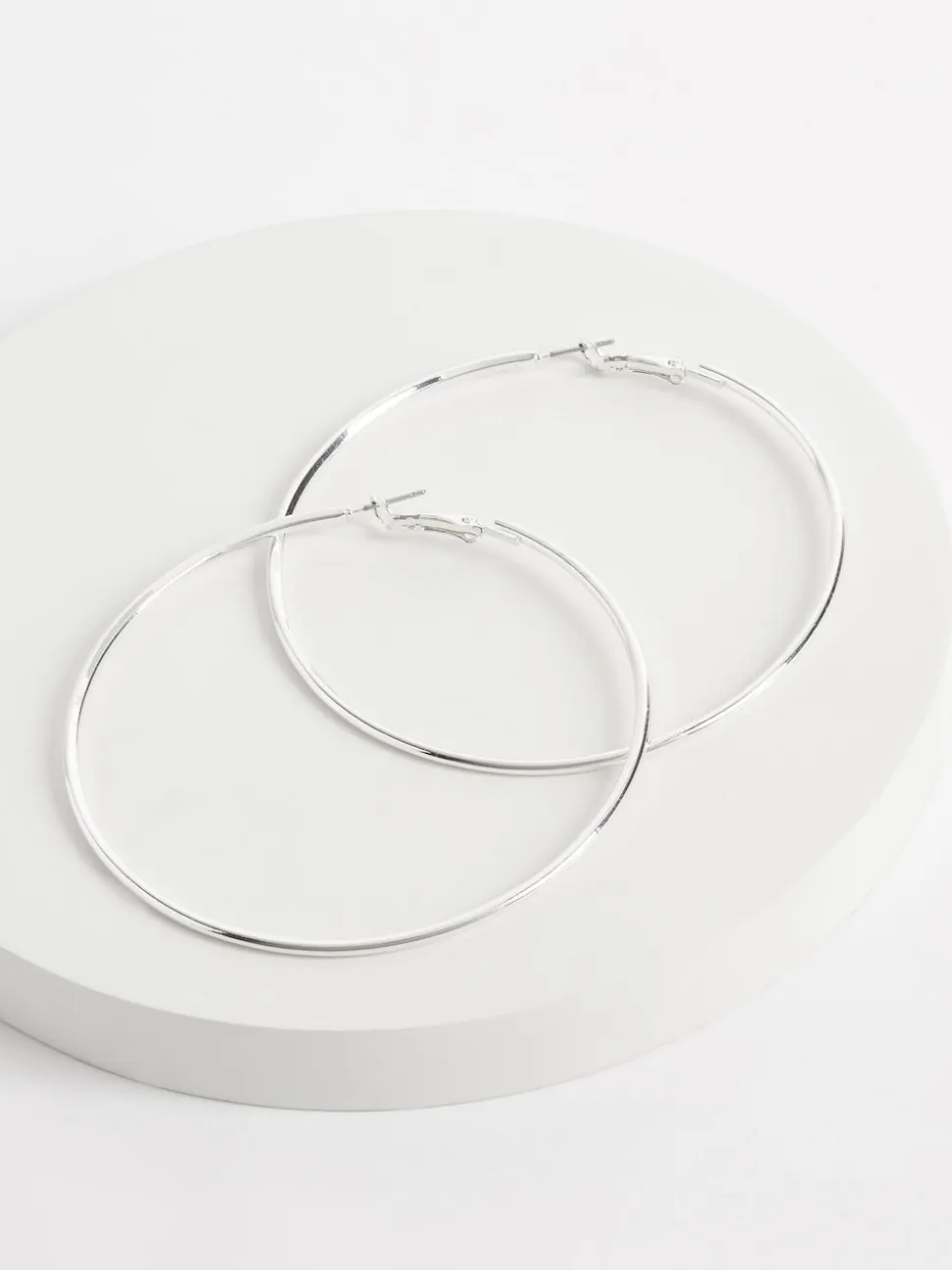 Tonalité argentée - Boucles d’oreilles créoles surdimensionnées