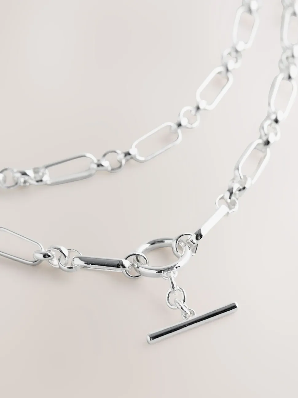 Tonalité argentée - Collier chaîne avec barre en T 2 couches