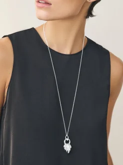Tonalité argentée - Collier à pendentif cerceau empilé