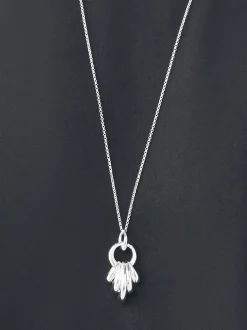 Tonalité argentée - Collier à pendentif cerceau empilé