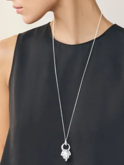Tonalité argentée - Collier à pendentif cerceau empilé