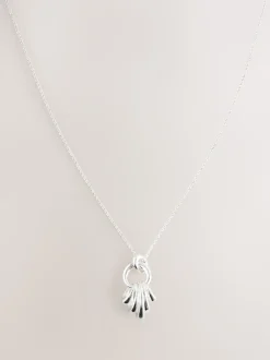 Tonalité argentée - Collier à pendentif cerceau empilé