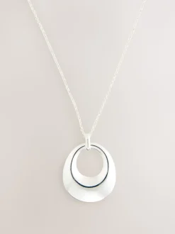 Tonalité argentée - Collier long à pendentif cercle ouvert