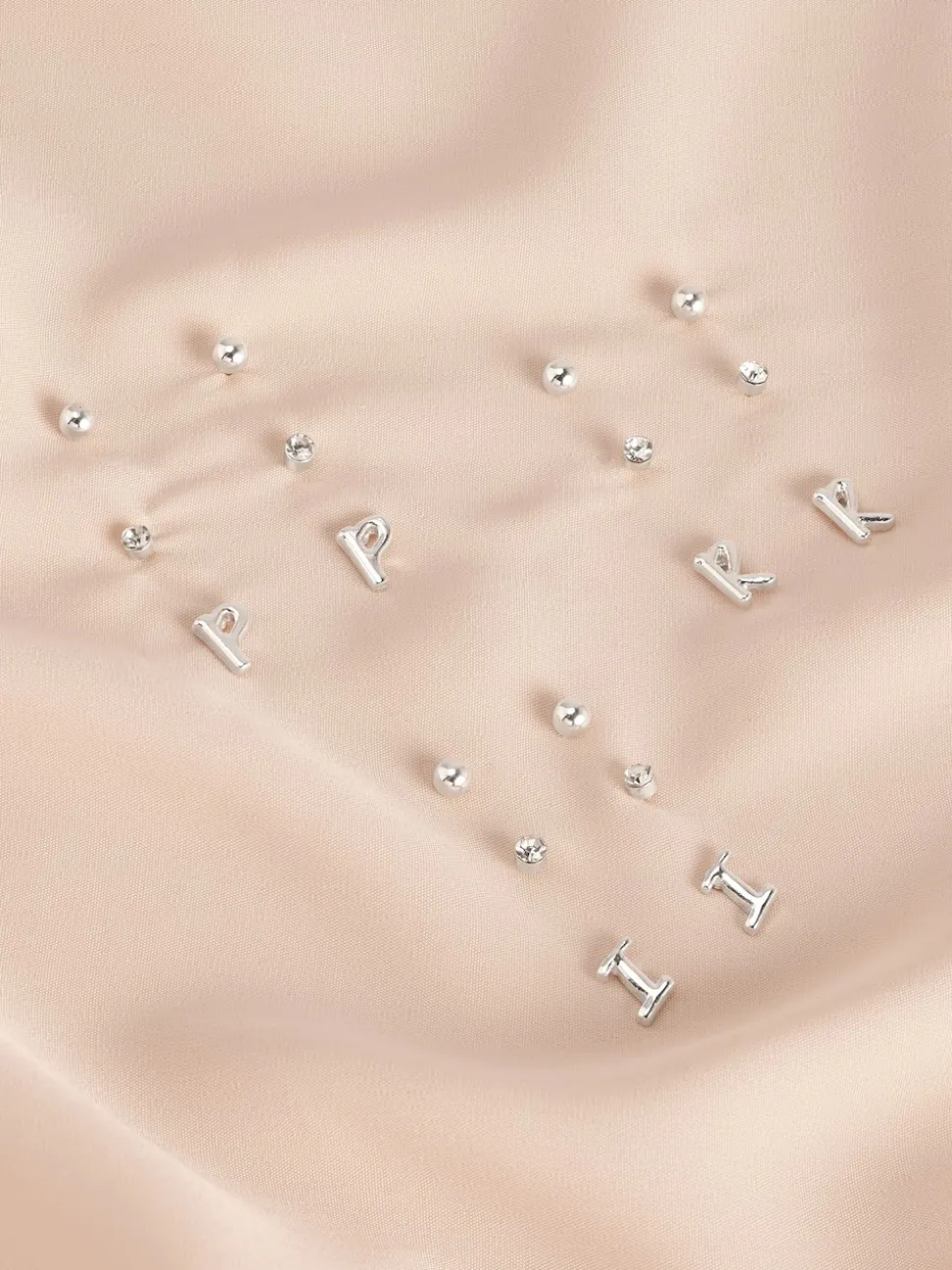 Tonalité argentée - Lot de boucles d’oreilles initiales