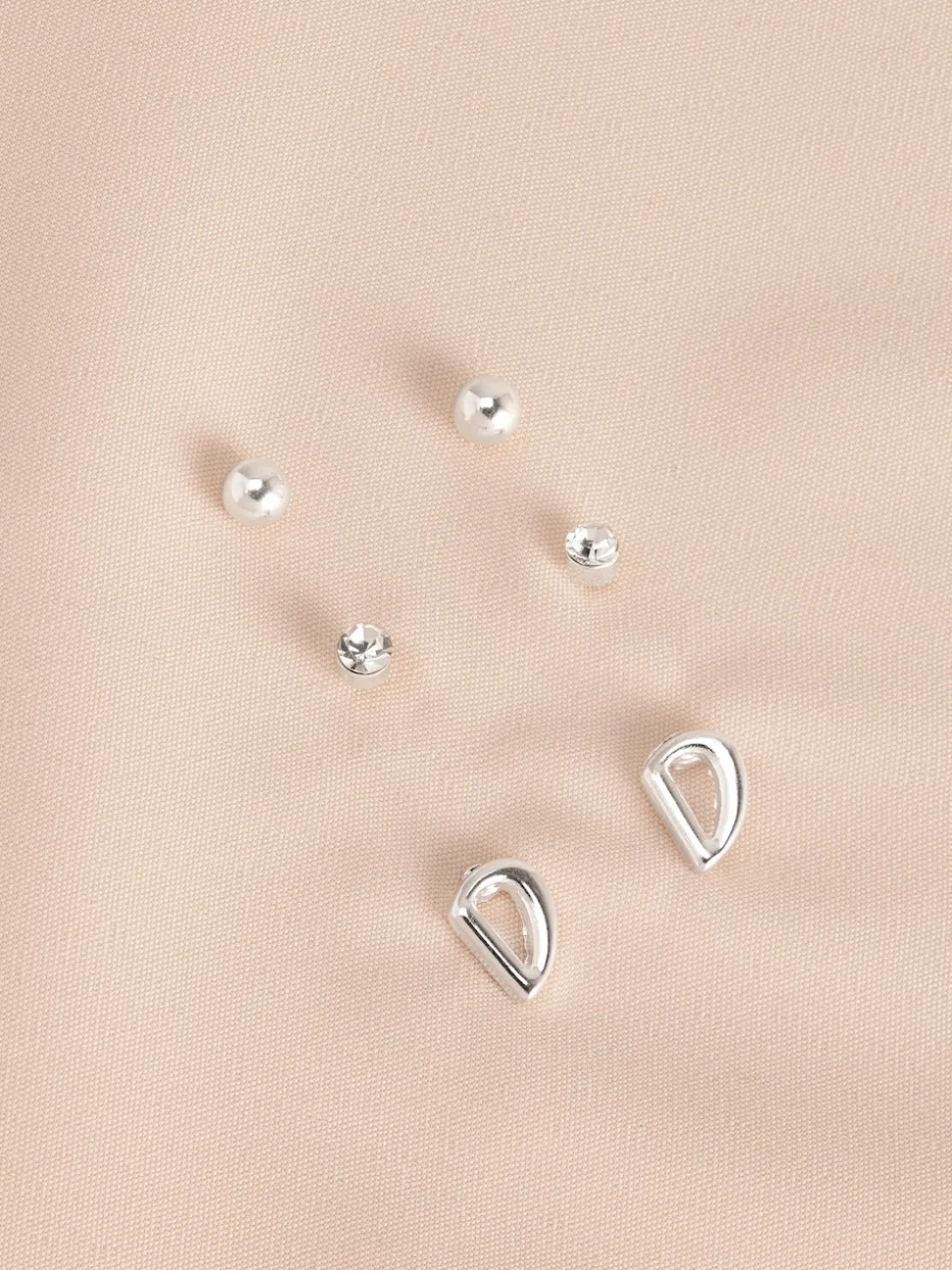 Tonalité argentée - Lot de boucles d’oreilles initiales