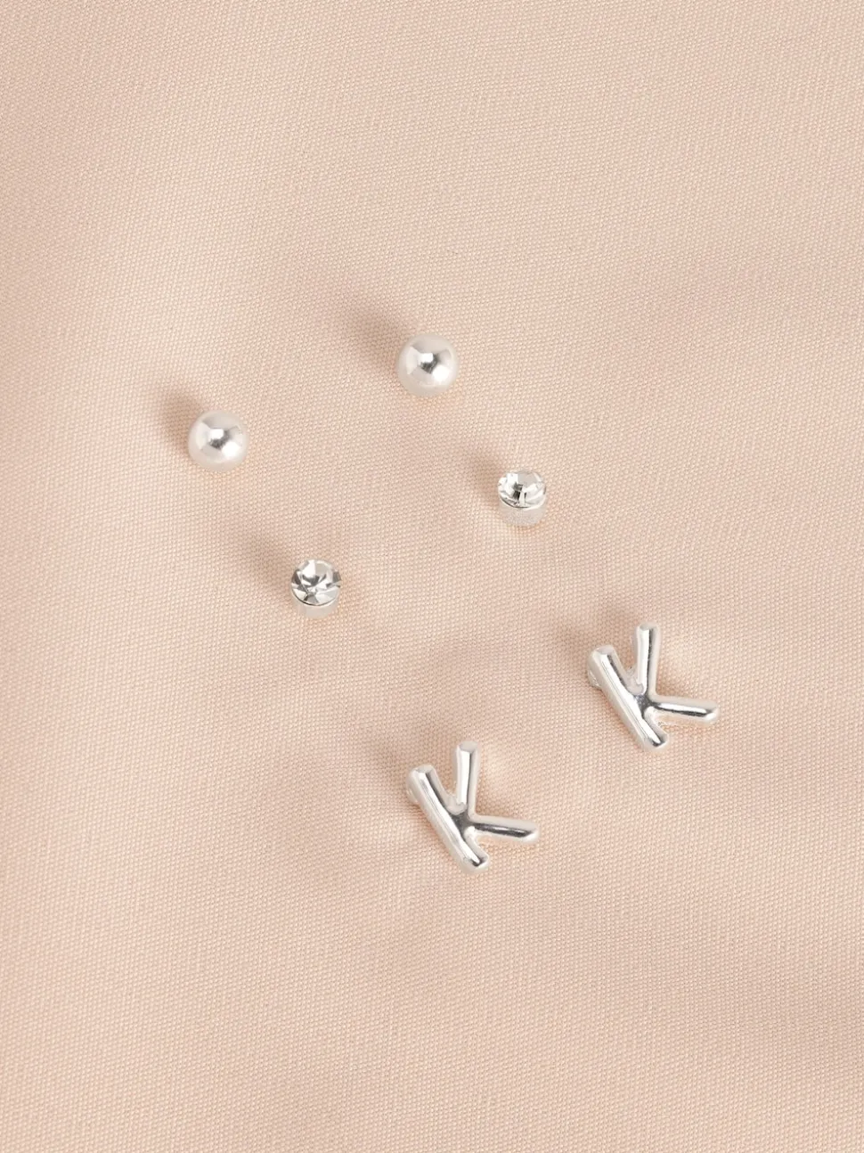Tonalité argentée - Lot de boucles d’oreilles initiales