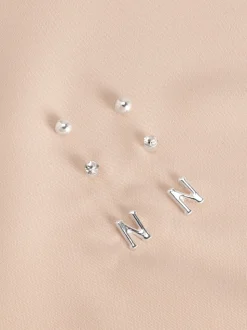 Tonalité argentée - Lot de boucles d’oreilles initiales