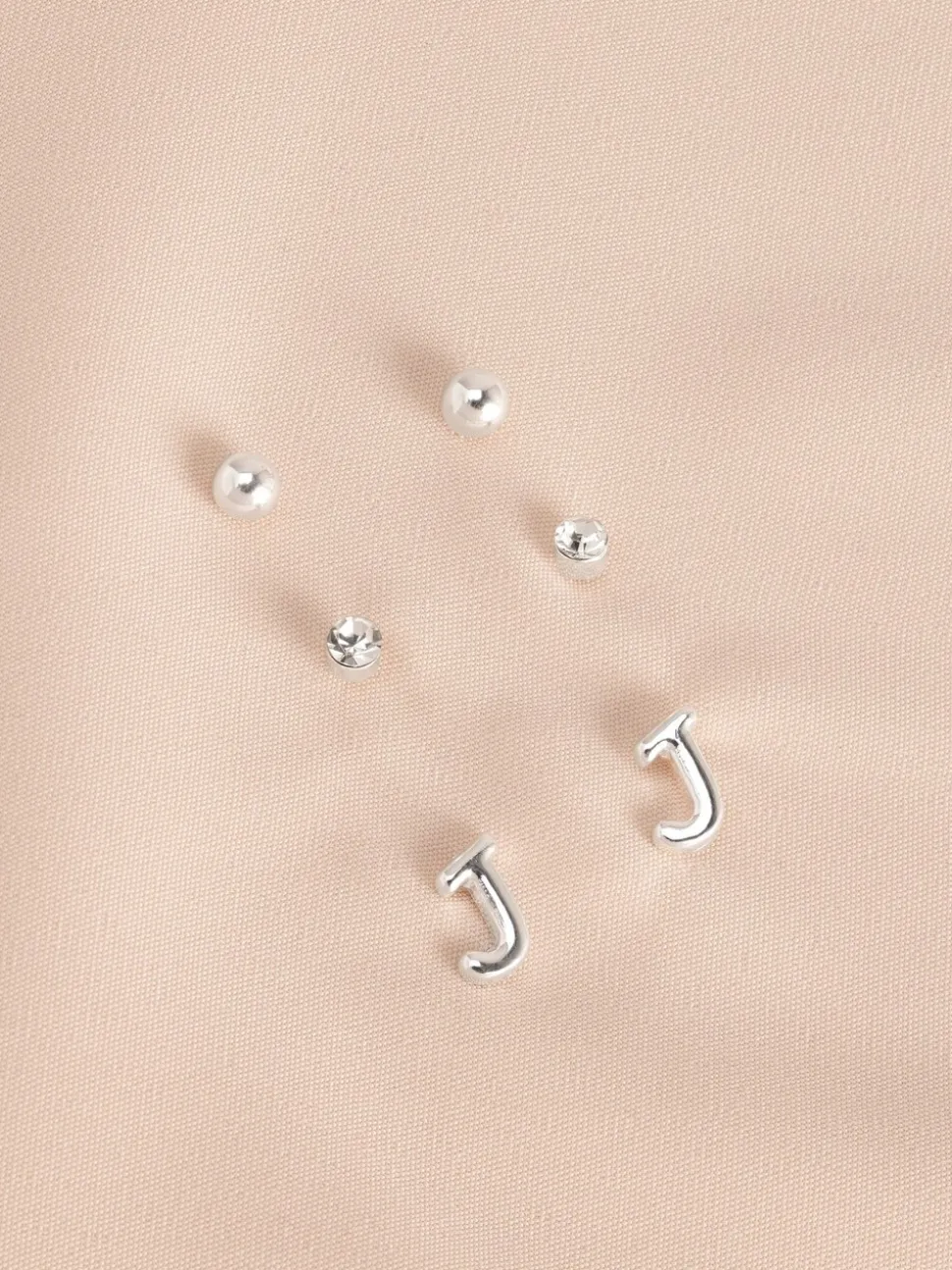 Tonalité argentée - Lot de boucles d’oreilles initiales