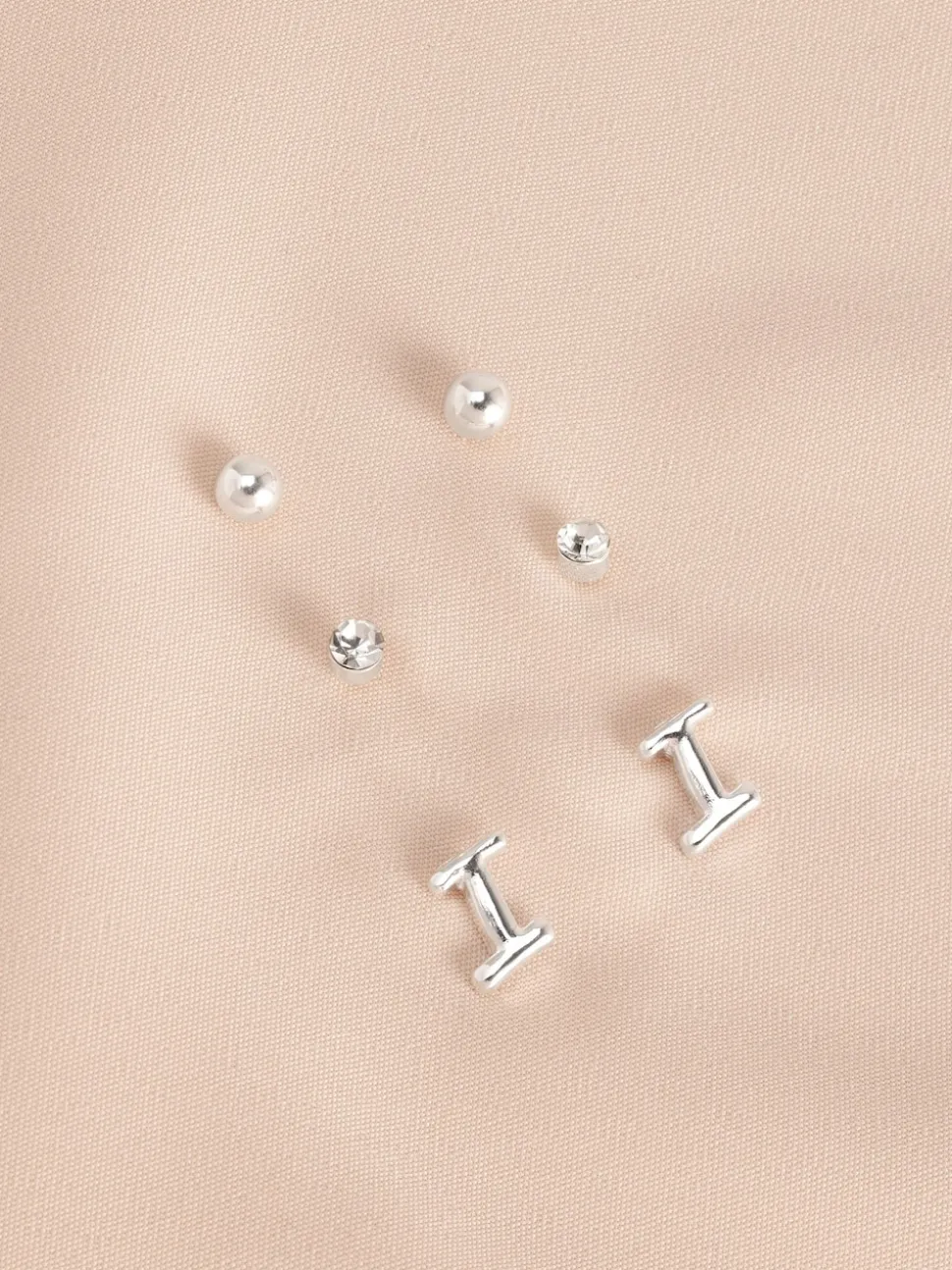 Tonalité argentée - Lot de boucles d’oreilles initiales