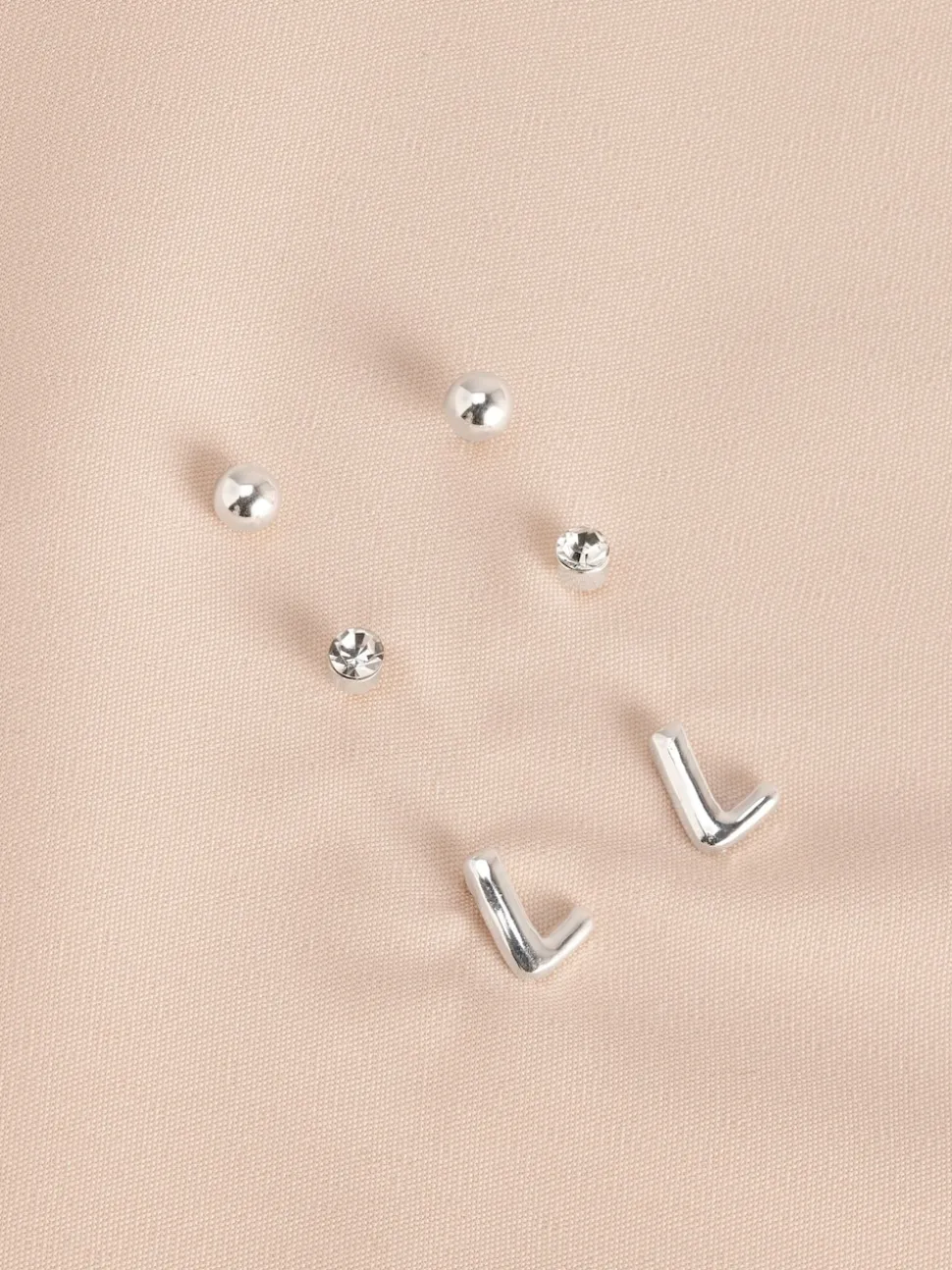 Tonalité argentée - Lot de boucles d’oreilles initiales