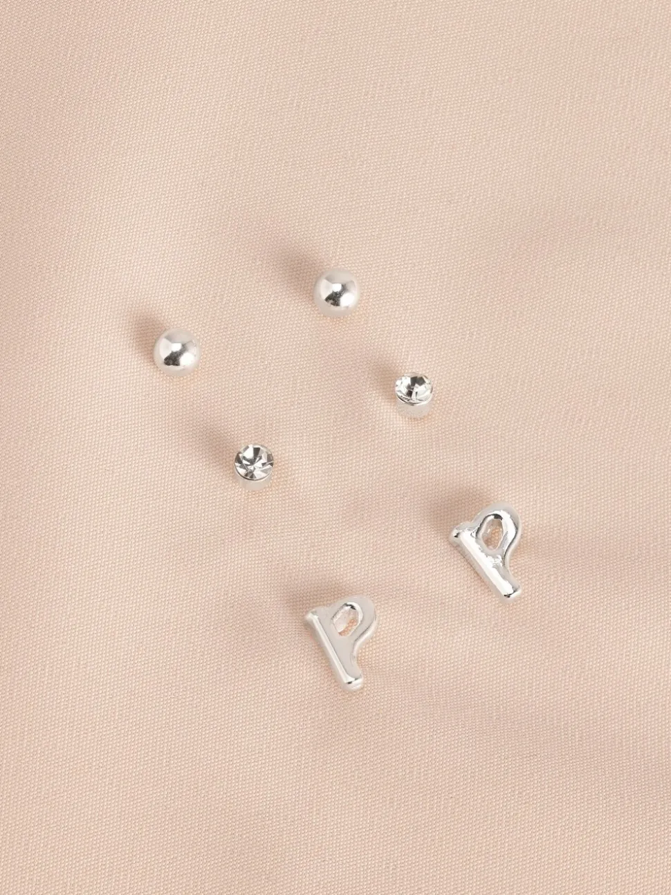 Tonalité argentée - Lot de boucles d’oreilles initiales