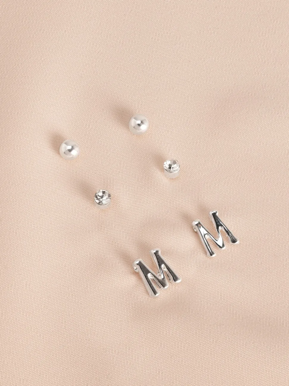 Tonalité argentée - Lot de boucles d’oreilles initiales