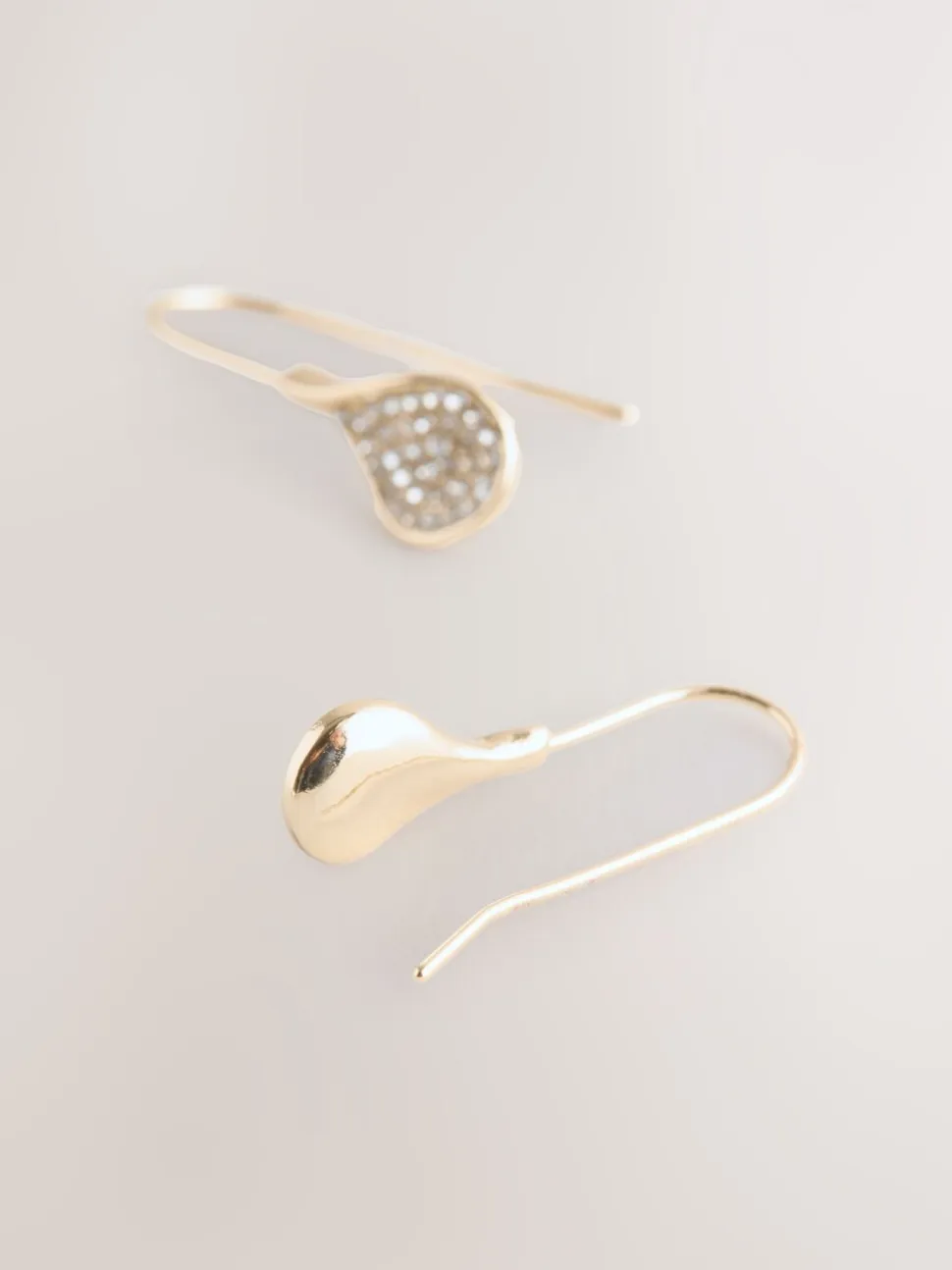 Tonalité d'or - Boucles d’oreilles gouttes pétales scintillantes