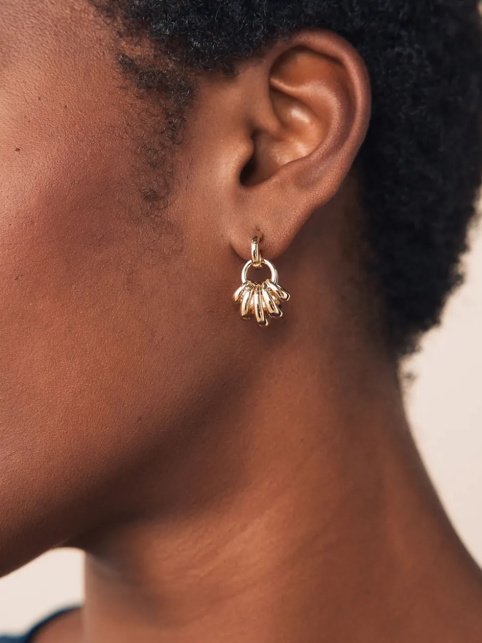 Tonalité d'or - Boucles d’oreilles créoles empilées