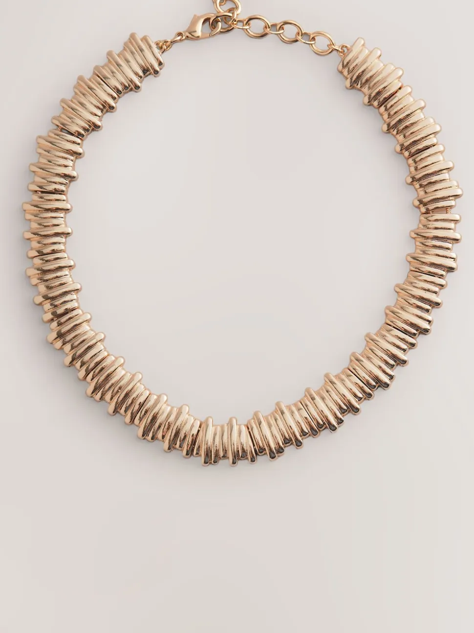 Tonalité d'or - Collier à col cranté