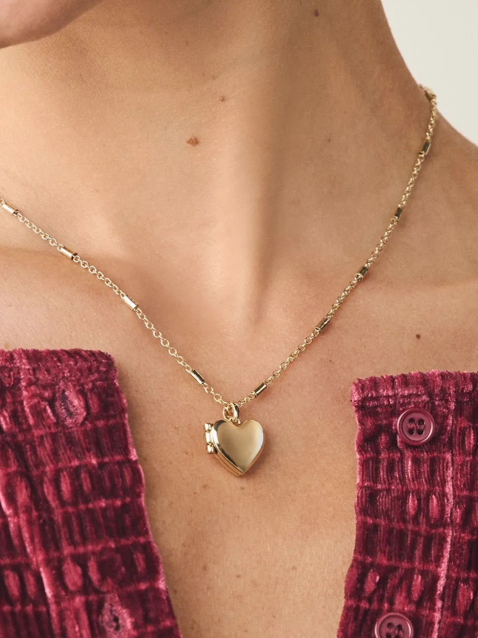 Tonalité d'or - Collier à médaillon cœur