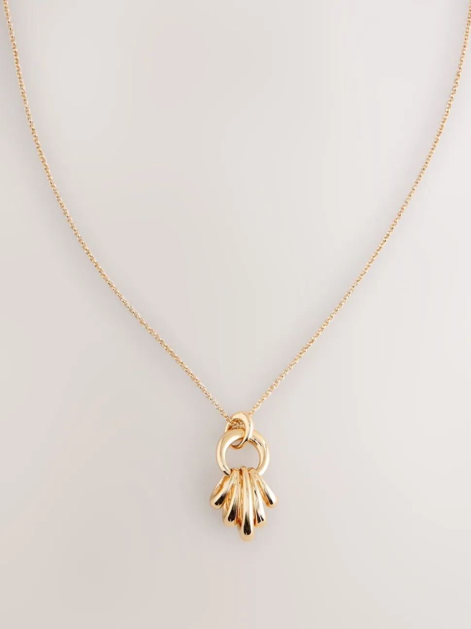 Tonalité d'or - Collier à pendentif cerceau empilé