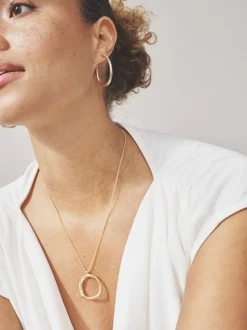 Tonalité d'or - Collier à pendentif cercle ouvert avec détails scintillants