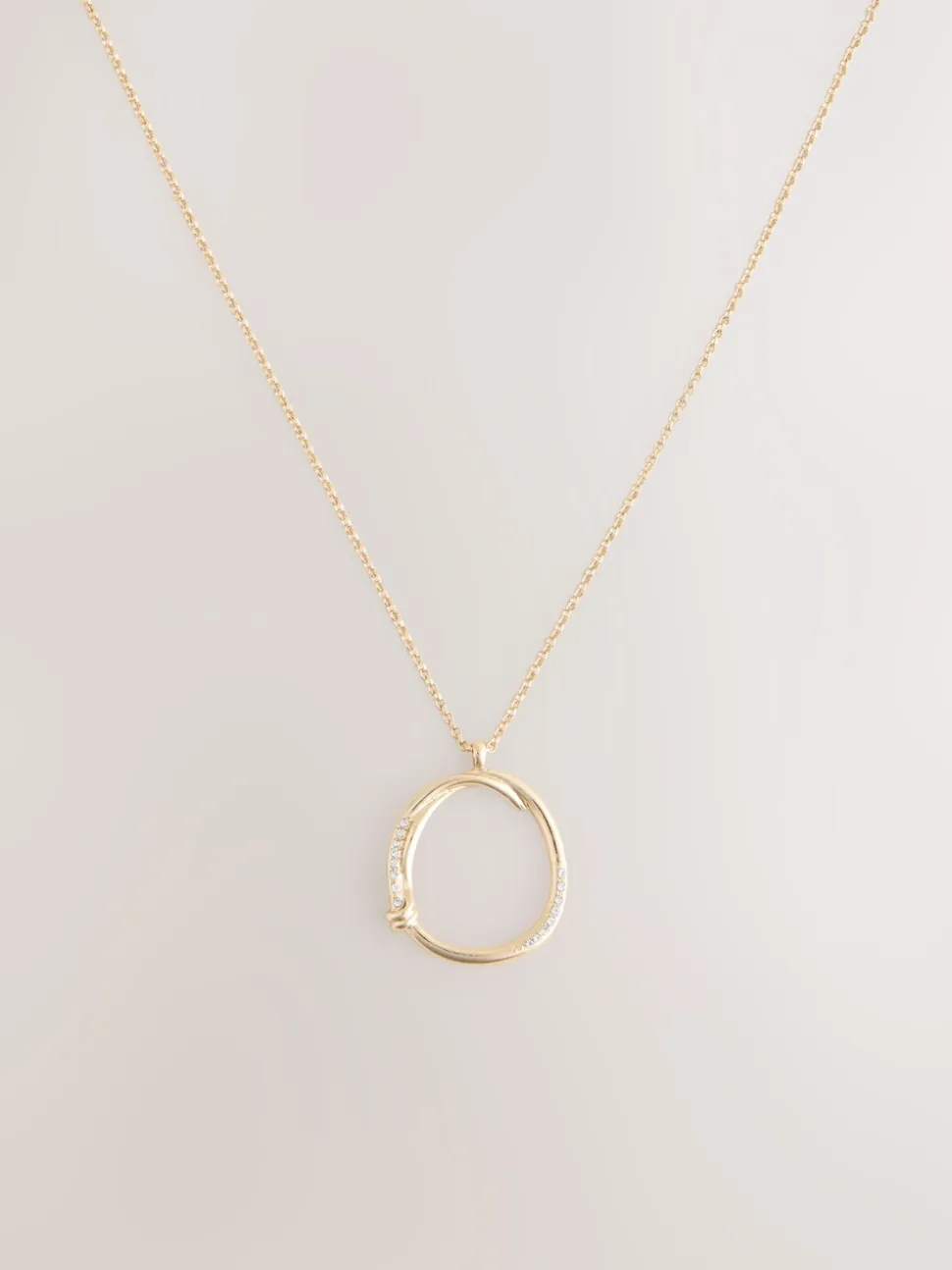 Tonalité d'or - Collier à pendentif cercle ouvert avec détails scintillants