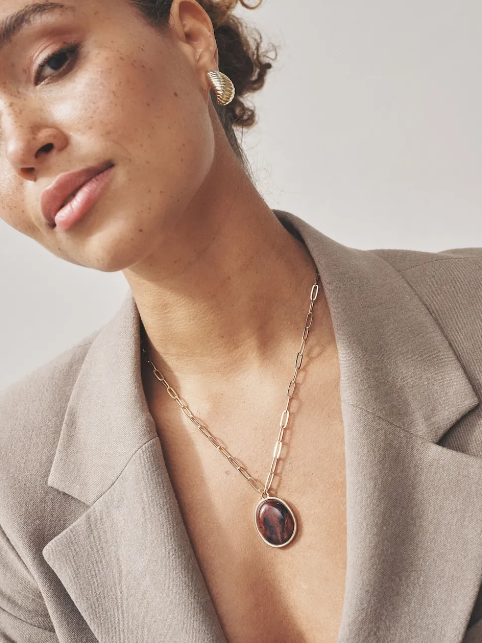 Tonalité d'or - Collier chaîne trombone en résine