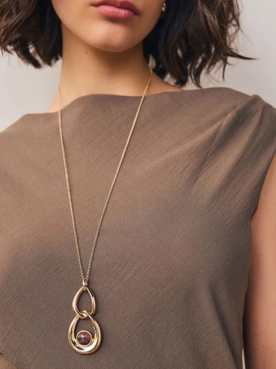 Tonalité d'or - Collier entrelacé avec pierres entrelacées