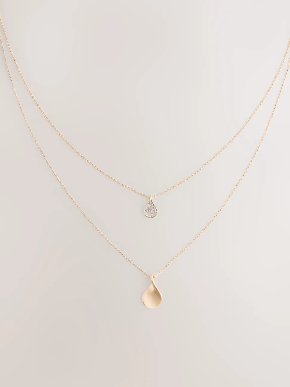 Tonalité d'or - Collier multi-couches à pétales scintillants