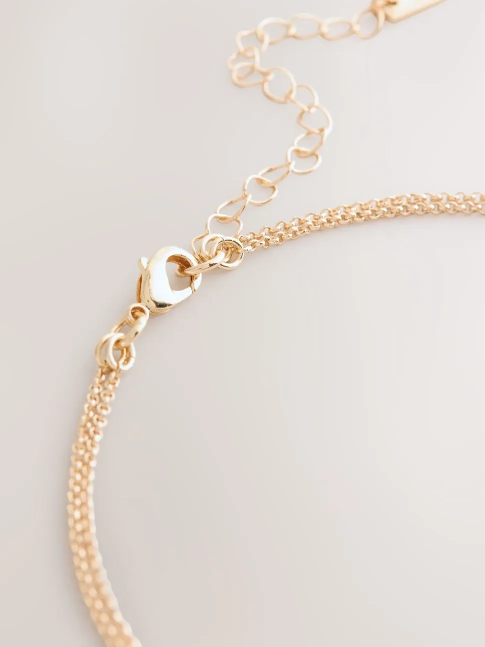 Tonalité d'or - Collier multi-couches à pétales scintillants