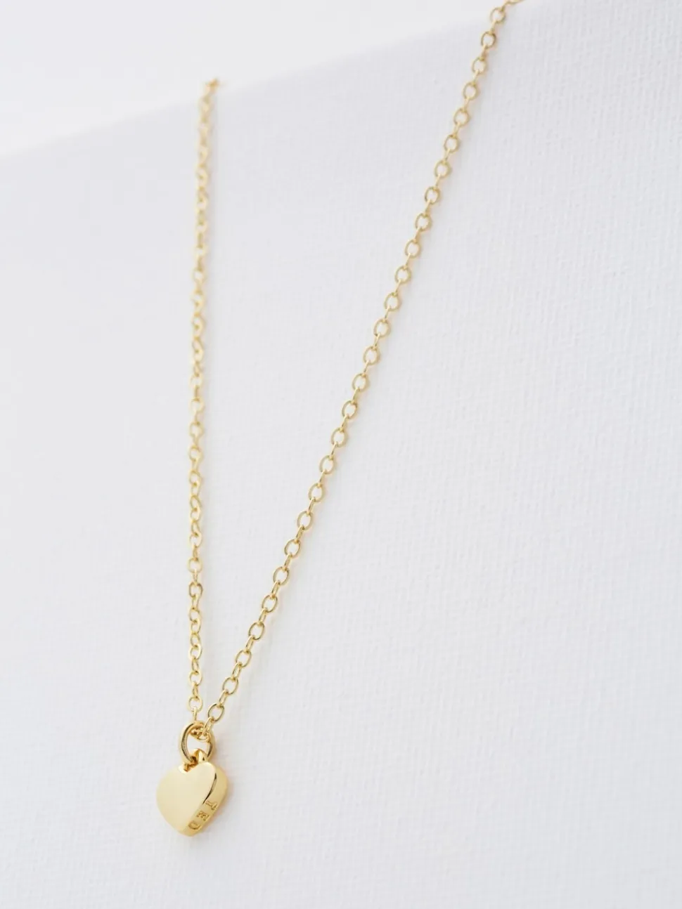 Tonalité d'or - Ted Baker HARA : Collier avec pendentif petit cœur
