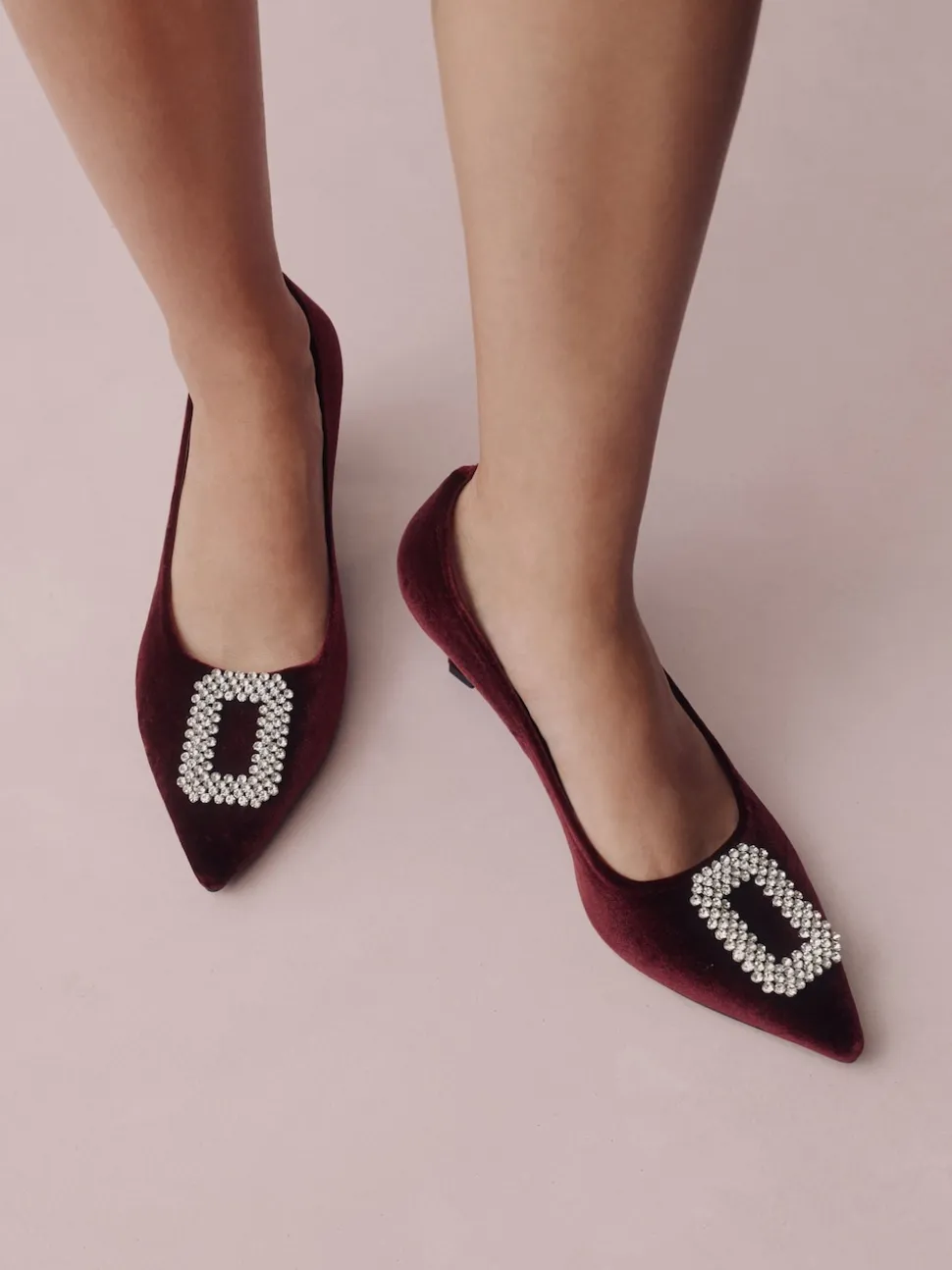 Velours rouge - Chaussures à talons pointus Forever Comfort avec bijoux