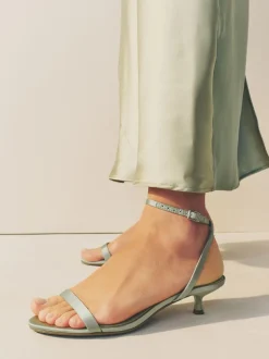vert - Sandales simples de demoiselle d’honneur Forever Comfort® à bout rond et talon bas