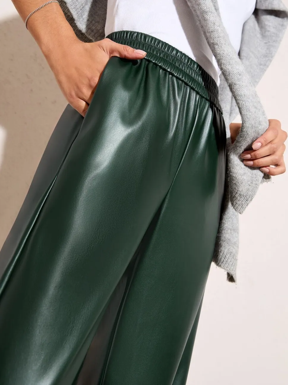 Vert kaki - Pantalon élastique Friends Like These en similicuir
