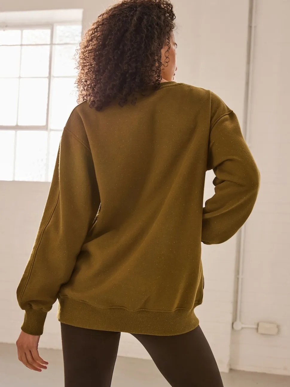 Vert olive - Sweat-shirt long Essentiels coupe décontractée avec poches