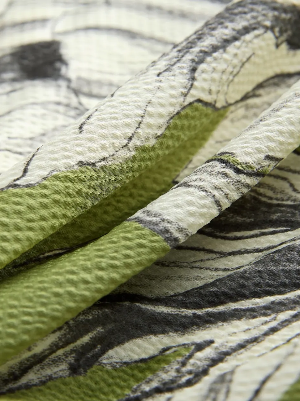 Vert/Ecru - Robe mi-longue texturée en Satin à Manches courtes torsadée sur le devant